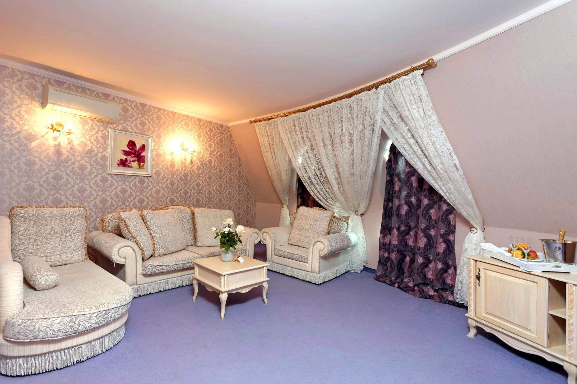 Kristel Hotel